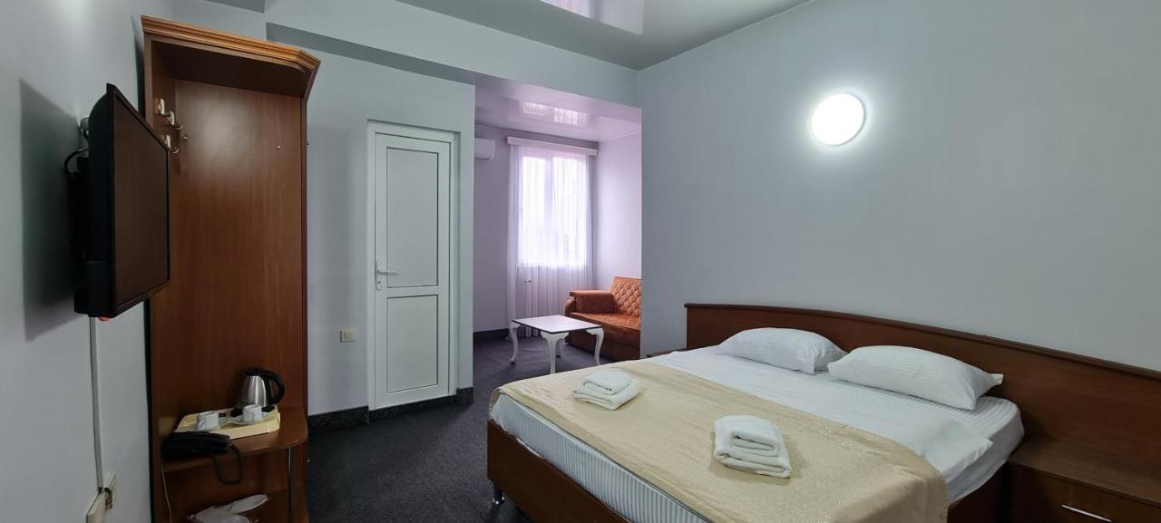 Hotel Genatsvale Batumi Ngoại thất bức ảnh